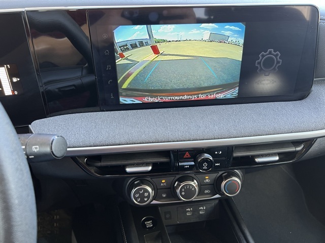 2025 Nissan Kicks SV photo 11
