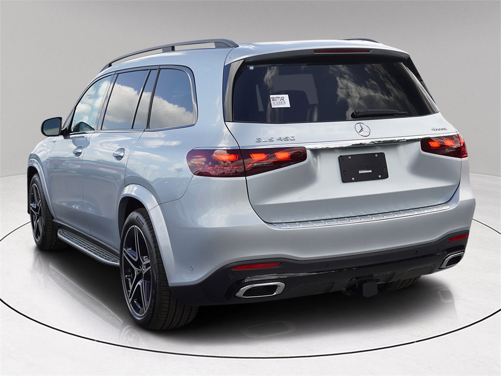 2025 Mercedes Benz GLS 450 4MATIC photo 2