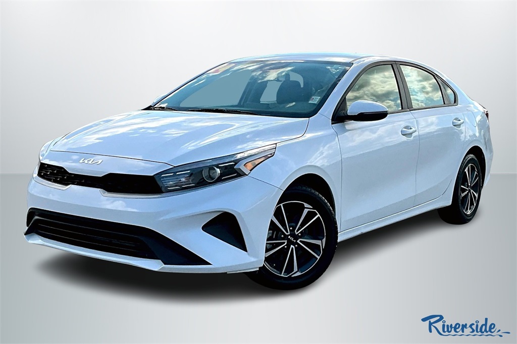 2024 Kia Forte LXS photo 3