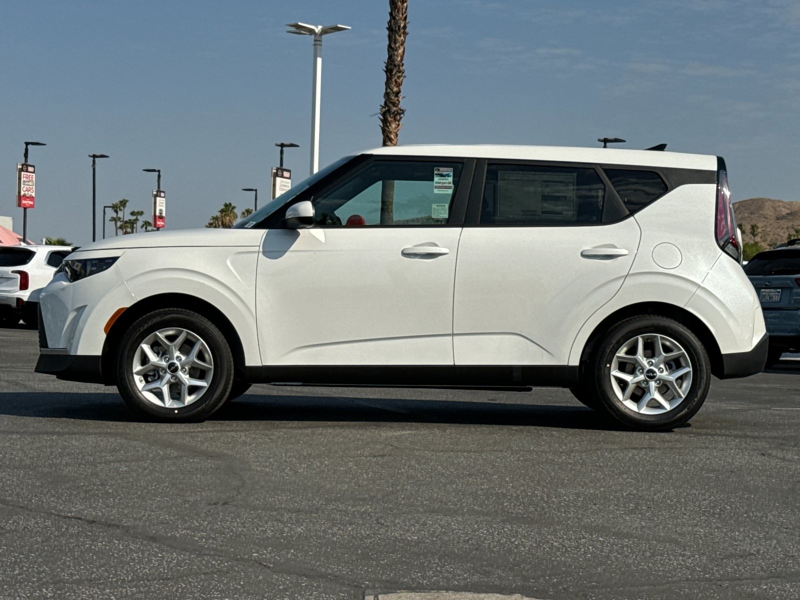 2025 Kia Soul LX photo 5