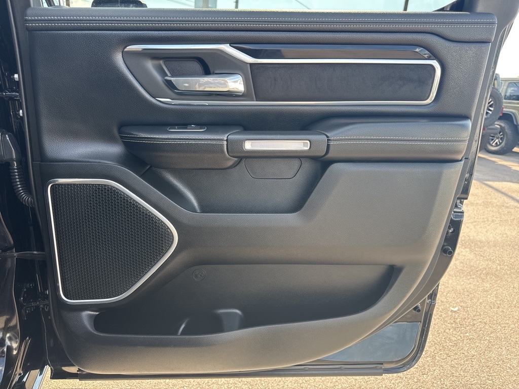2020 Ram 1500 Laramie photo 11