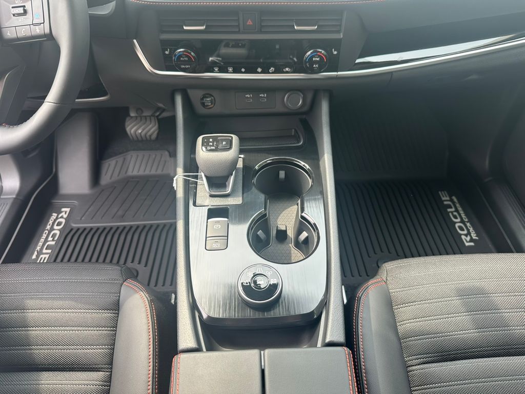 2026 Nissan Rogue SV photo 18