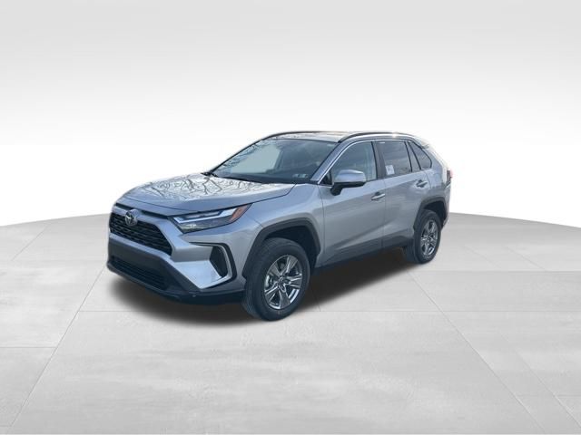 2025 Toyota RAV4 XLE's photo