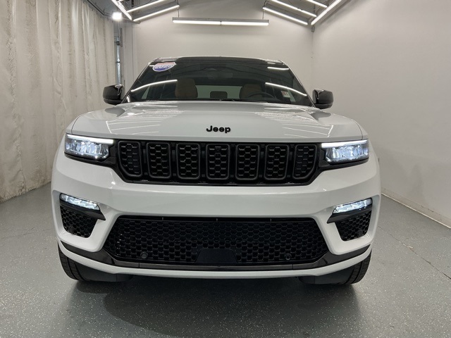 2025 Jeep Grand Cherokee Summit photo 3