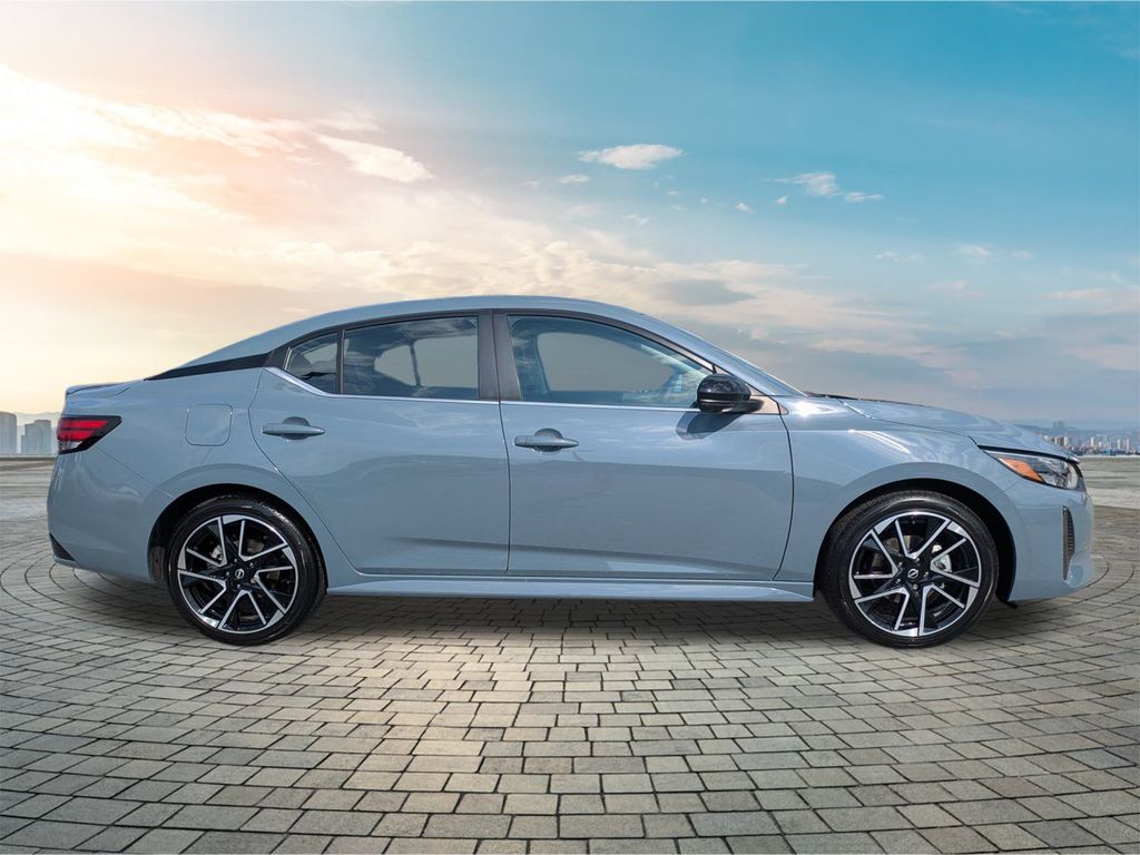 2025 Nissan Sentra SR photo 2
