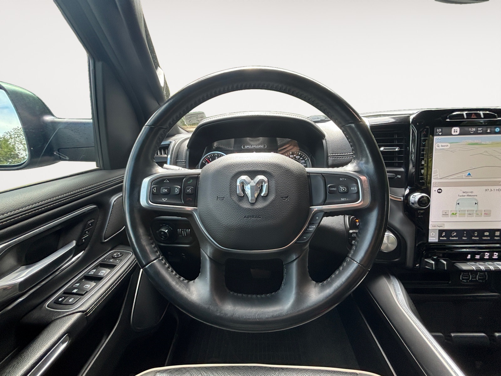 2022 Ram 1500 Laramie photo 8