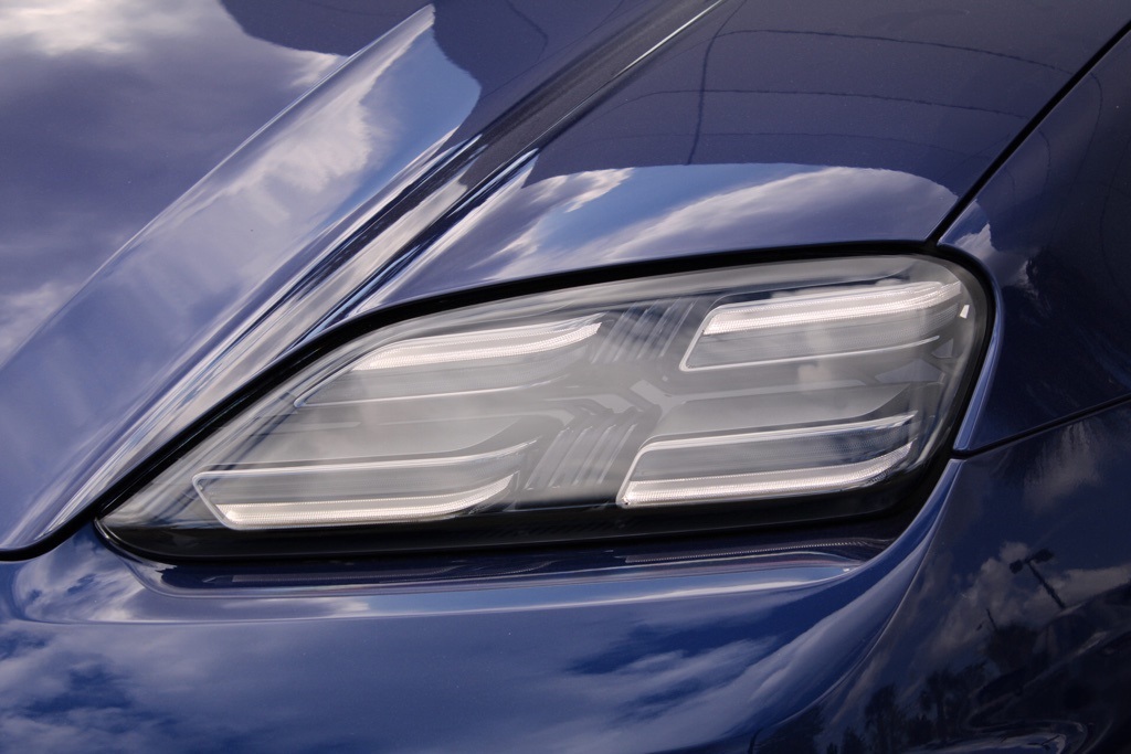 2025 Porsche Macan Electric photo 10