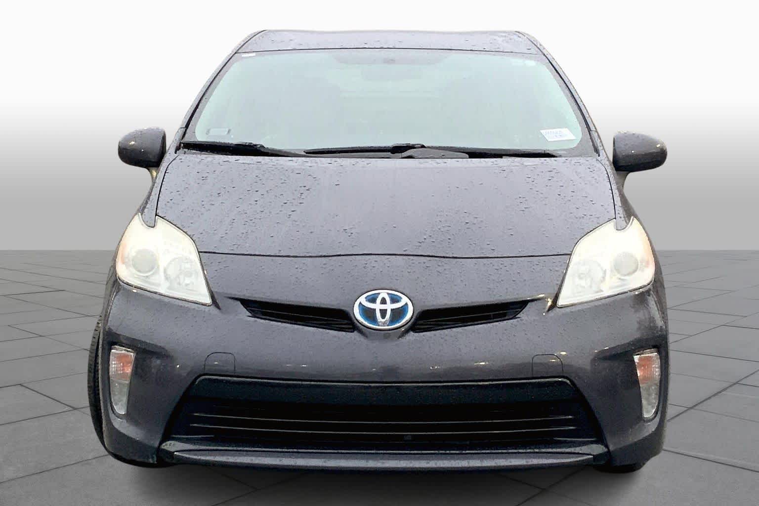 2013 Toyota Prius Three photo 3