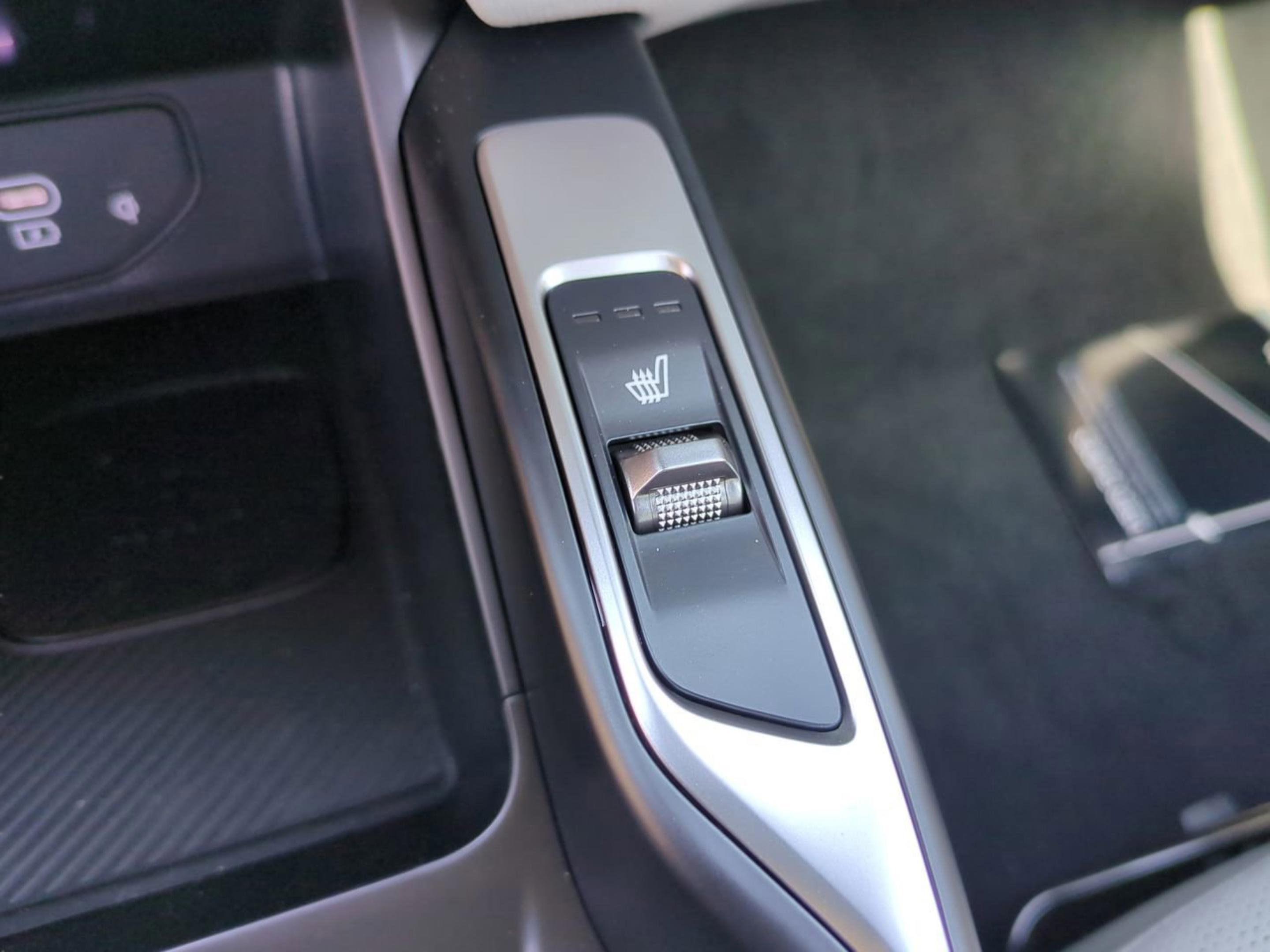 2025 Kia Sorento S photo 25