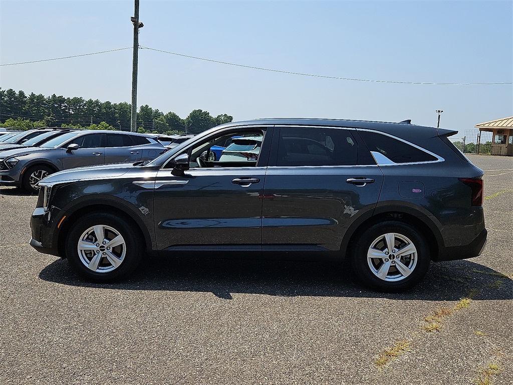 2025 Kia Sorento LX photo 2