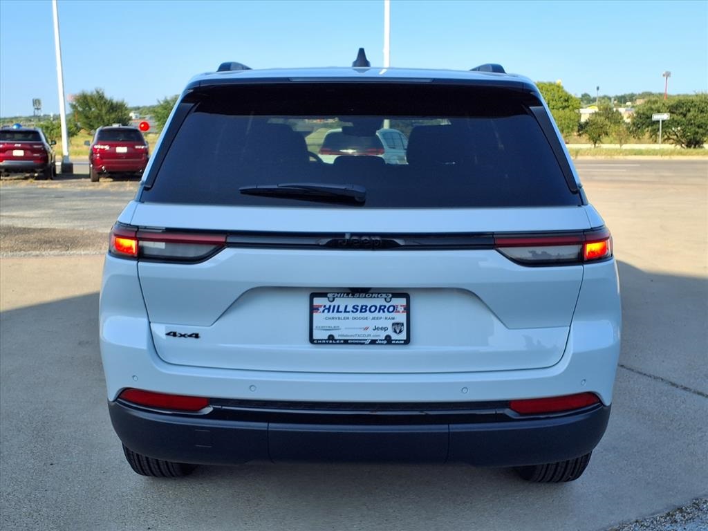 2025 Jeep Grand Cherokee Altitude photo 6