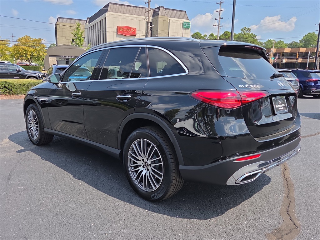 2026 Mercedes Benz GLC 300 4MATIC photo 3