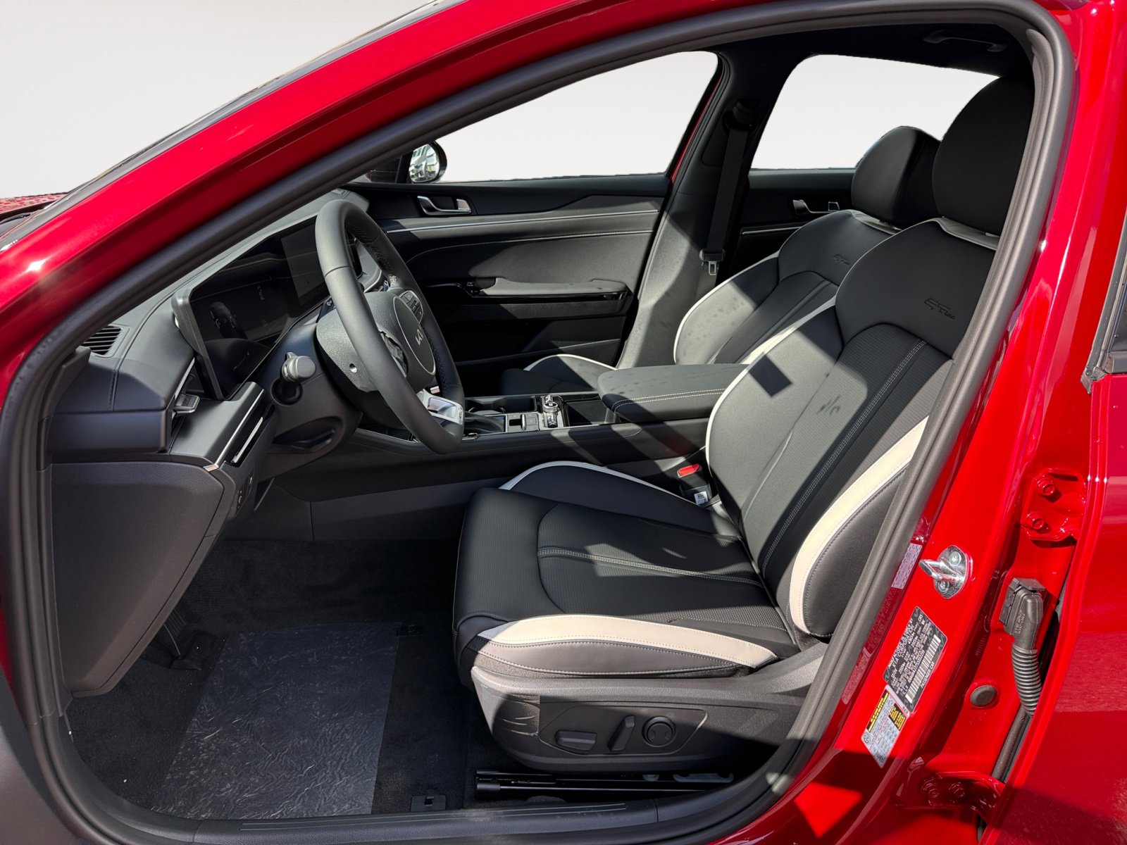 2025 Kia K5 GT-Line photo 10
