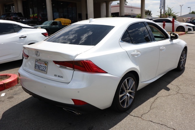 2020 Lexus IS 300 photo 3