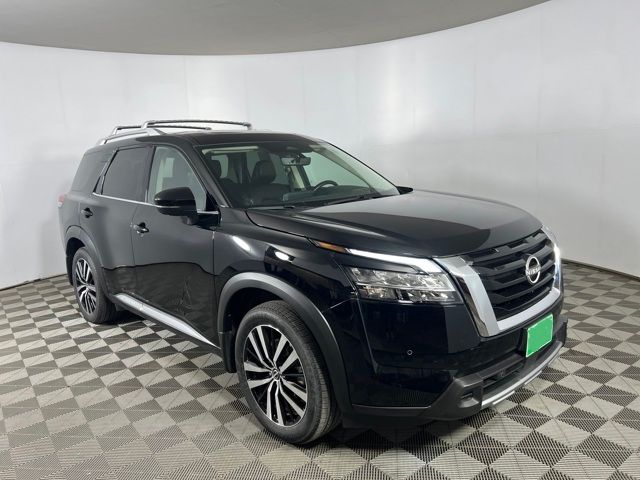 2024 Nissan Pathfinder Platinum's photo
