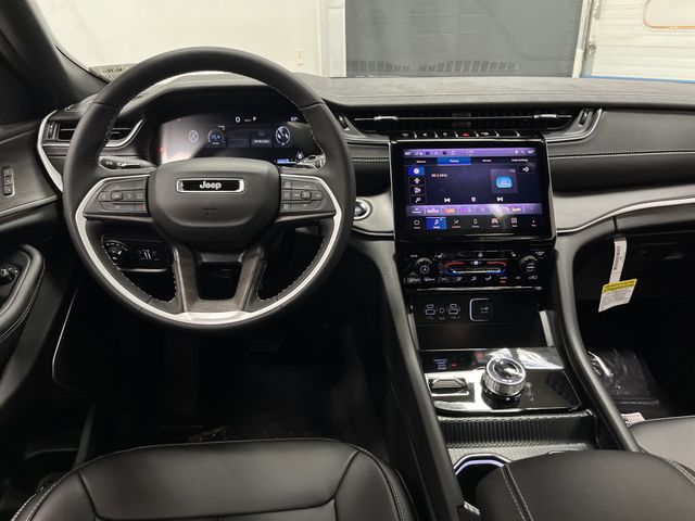 2025 Jeep Grand Cherokee Limited photo 4