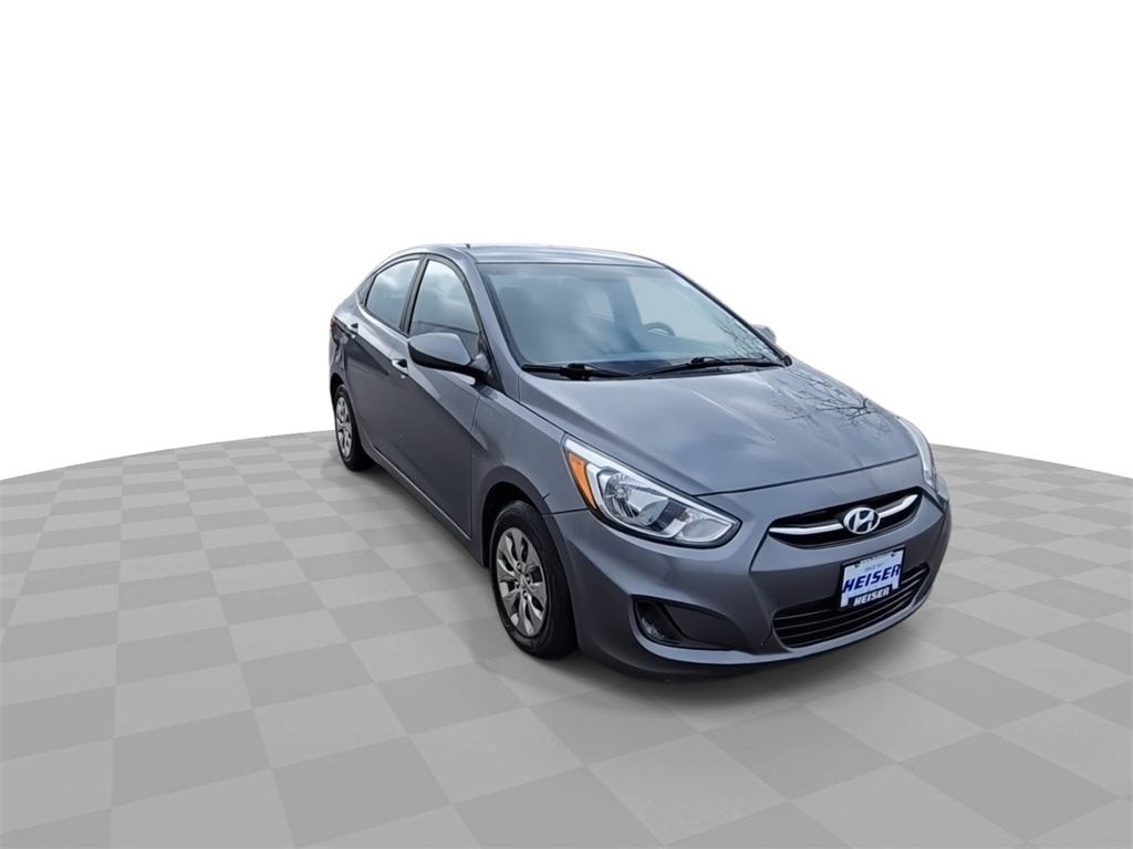 2016 Hyundai Accent SE photo 2