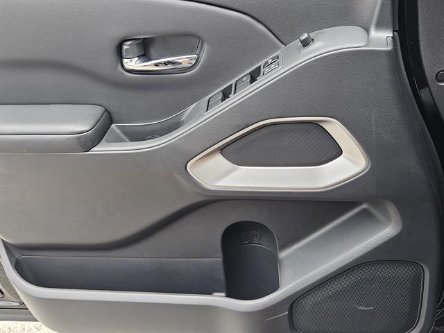 2025 Nissan Frontier Crew Cab SV photo 16