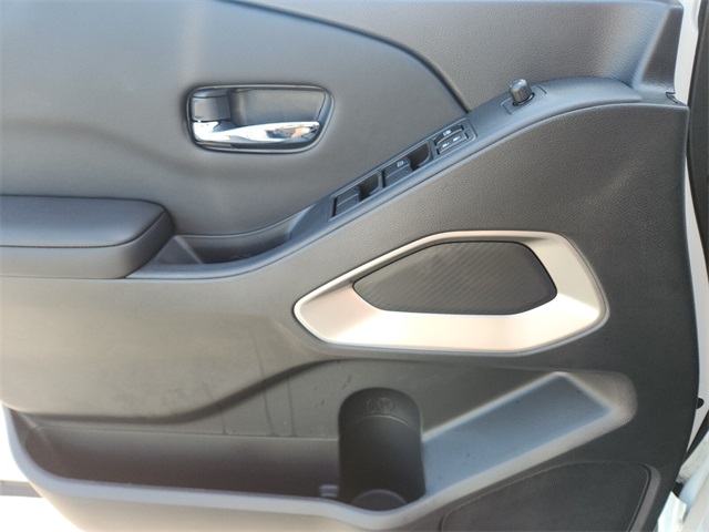 2025 Nissan Frontier Crew Cab SV photo 20