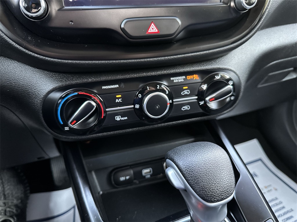 2022 Kia Soul LX photo 17