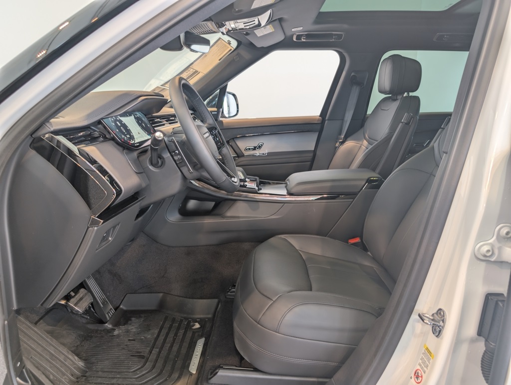 2025 Land Rover Range Rover Sport SE photo 8