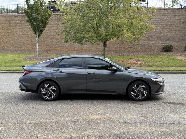 2025 Hyundai Elantra SEL Sport photo 5
