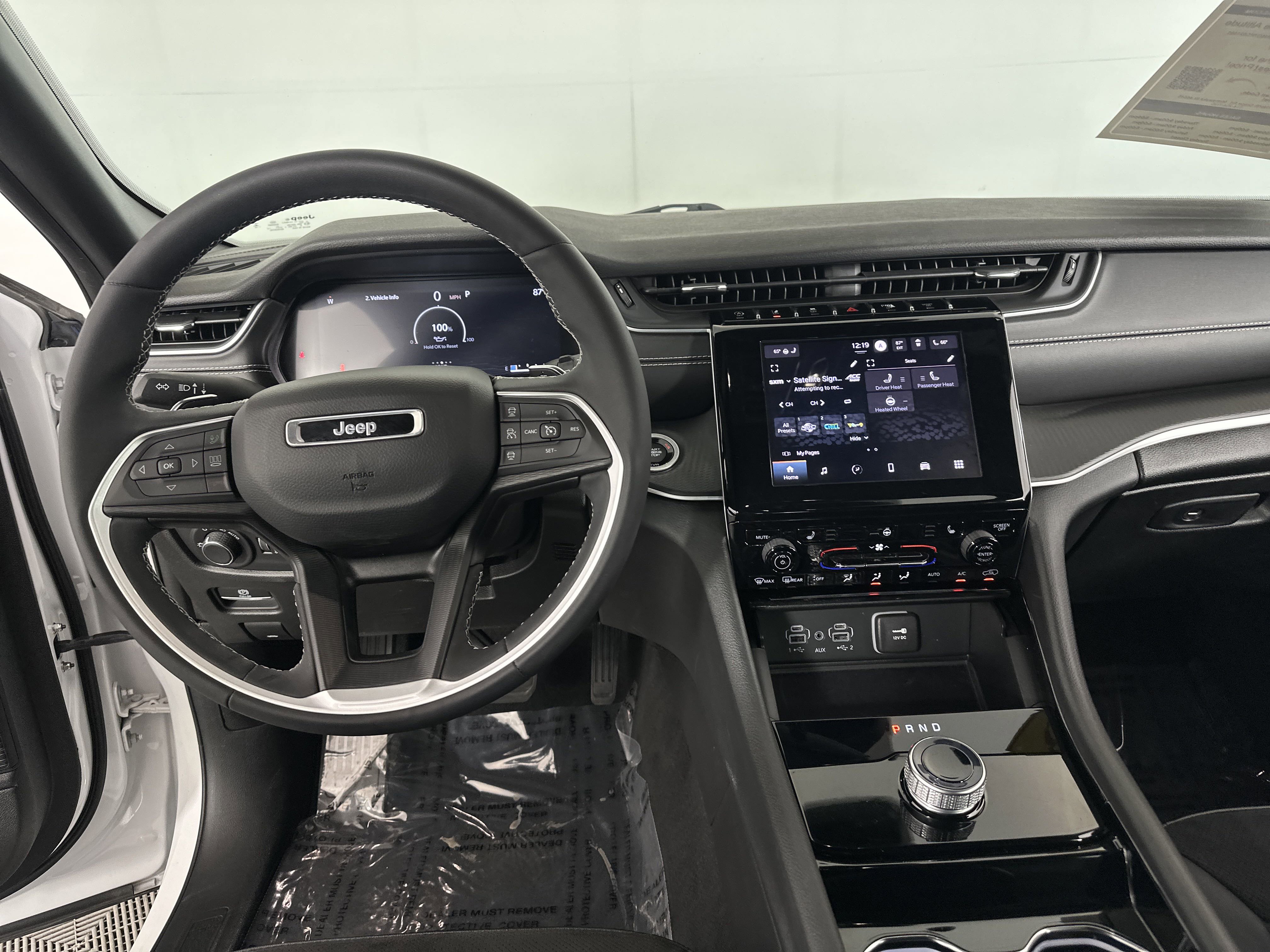 2023 Jeep Grand Cherokee Altitude photo 2