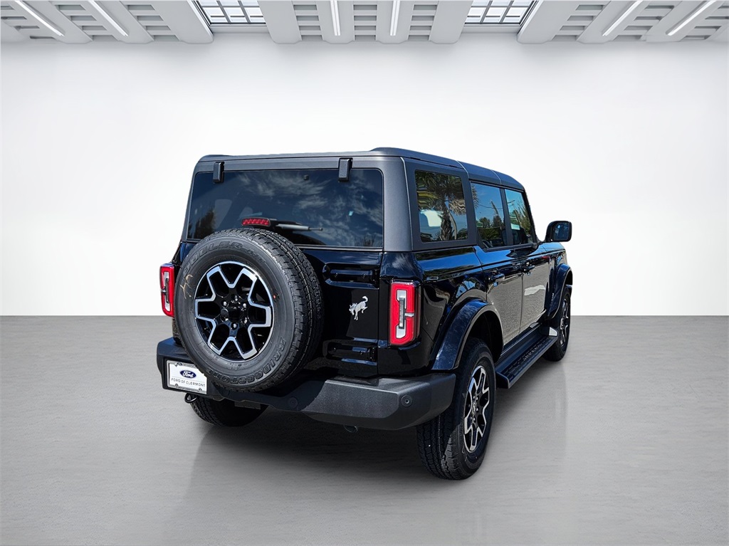 2025 Ford Bronco Outer Banks photo 2