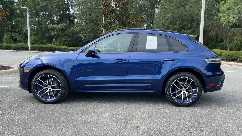 2025 Porsche Macan Base photo 5