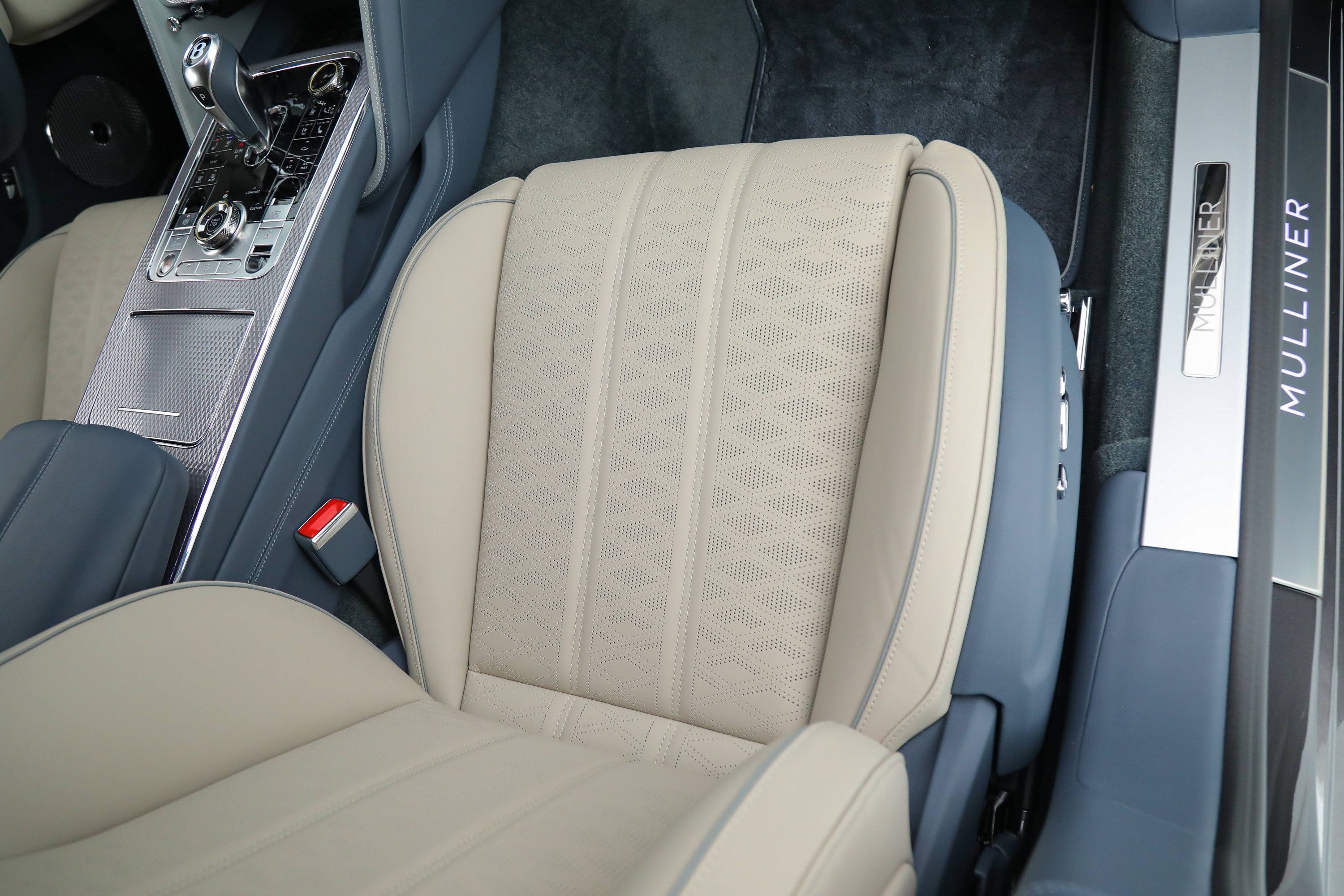 2025 Bentley Flying Spur Mulliner photo 18