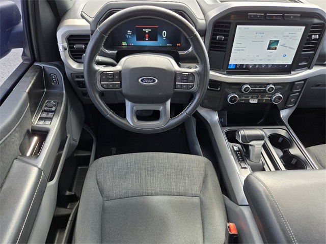 2022 Ford F-150 Lightning XLT photo 14