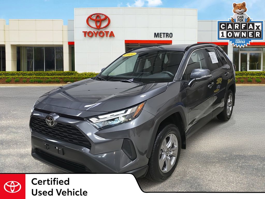 2024 Toyota RAV4 XLE's photo