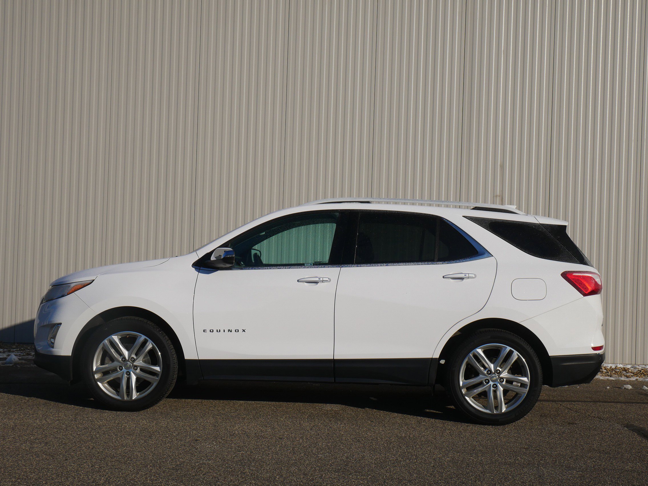 Used 2018 Chevrolet Equinox Premier with VIN 3GNAXWEX5JL388301 for sale in Hastings, Minnesota