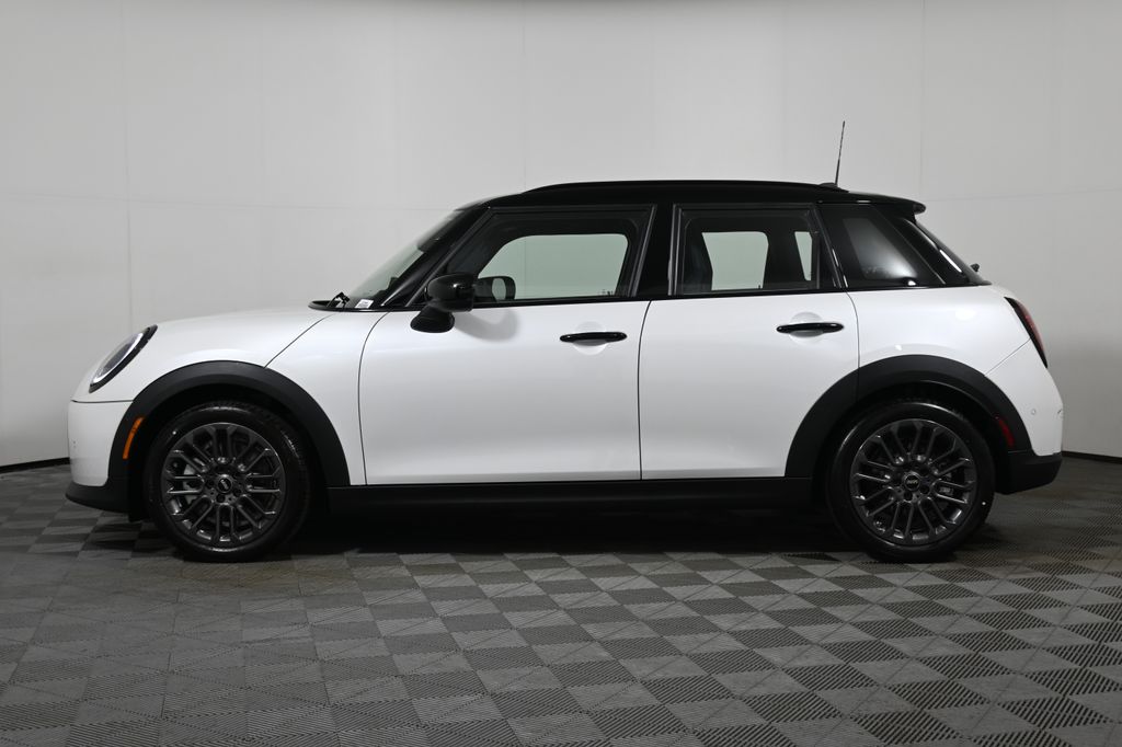 2026 Mini Cooper 4 Door Hardtop Signature photo 2