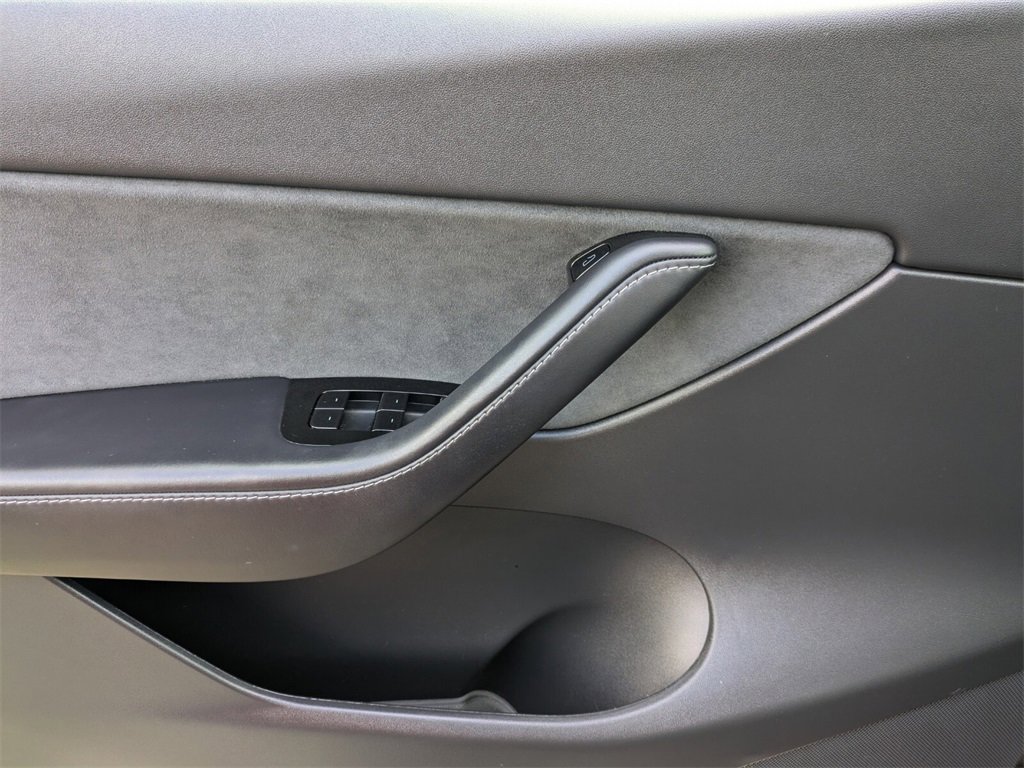 2021 Tesla Model Y Standard Range photo 24