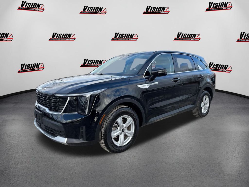 2025 Kia Sorento LX's photo