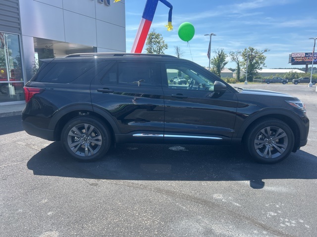 2025 Ford Explorer photo 7
