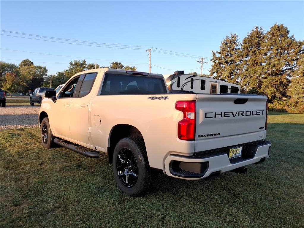 2026 Chevrolet Silverado 1500 RST photo 3