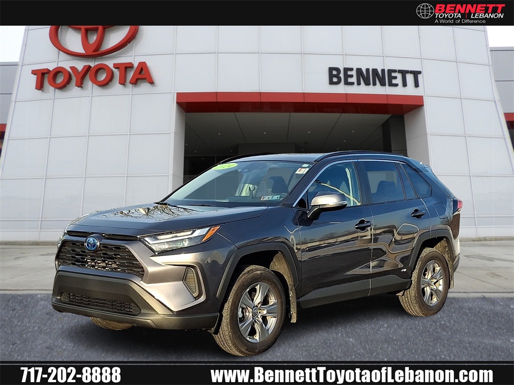 2024 Toyota RAV4 XLE's photo
