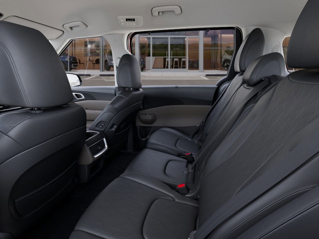 2025 Kia Carnival EX photo 17