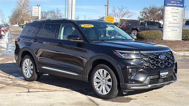 2025 Ford Explorer Platinum's photo