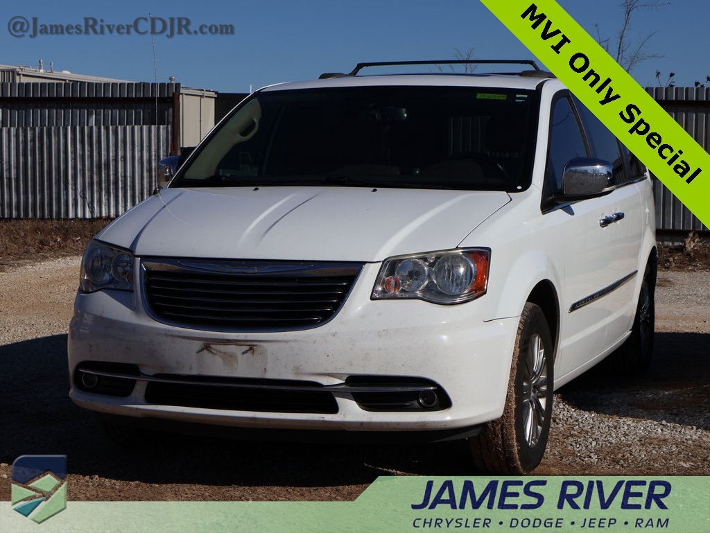 2016 Chrysler Town & Country Base's photo