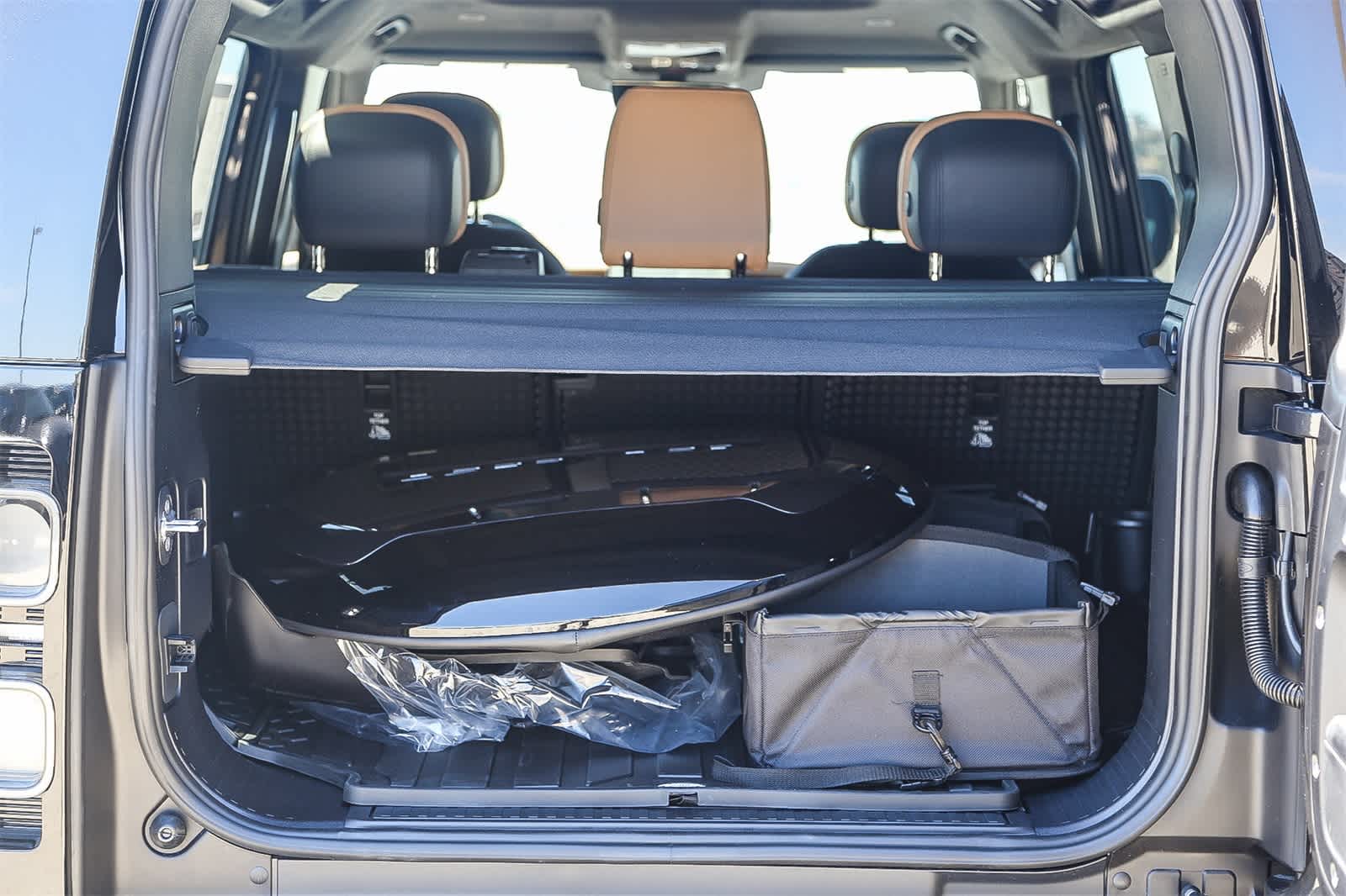 2025 Land Rover Defender 110 photo 23