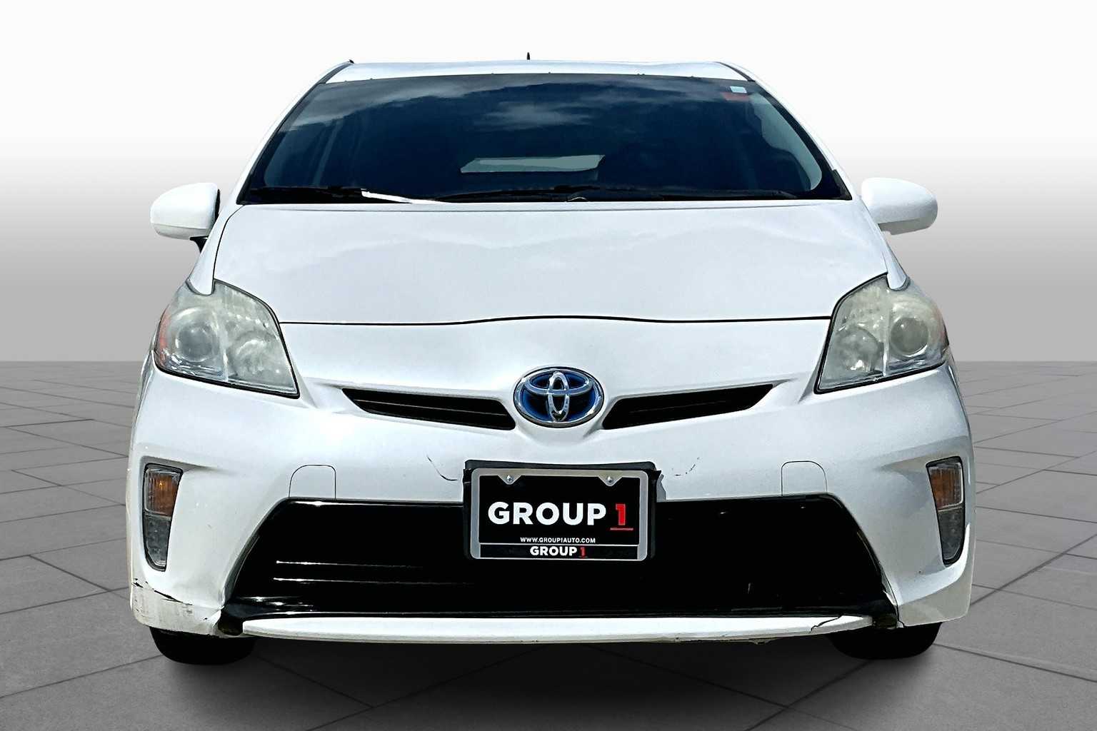 2014 Toyota Prius Two photo 3