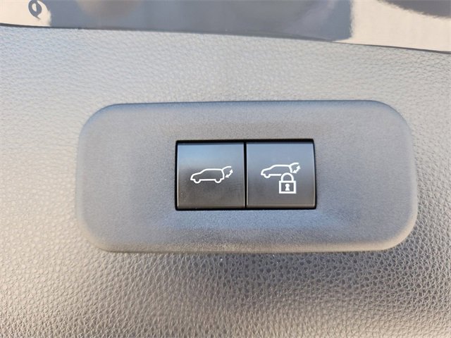 2025 Toyota Crown Signia XLE photo 17
