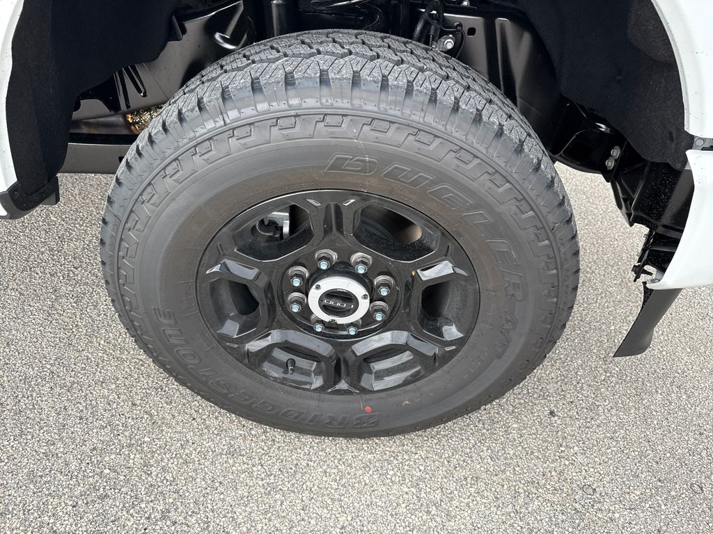 2025 Ford F-350 photo 7