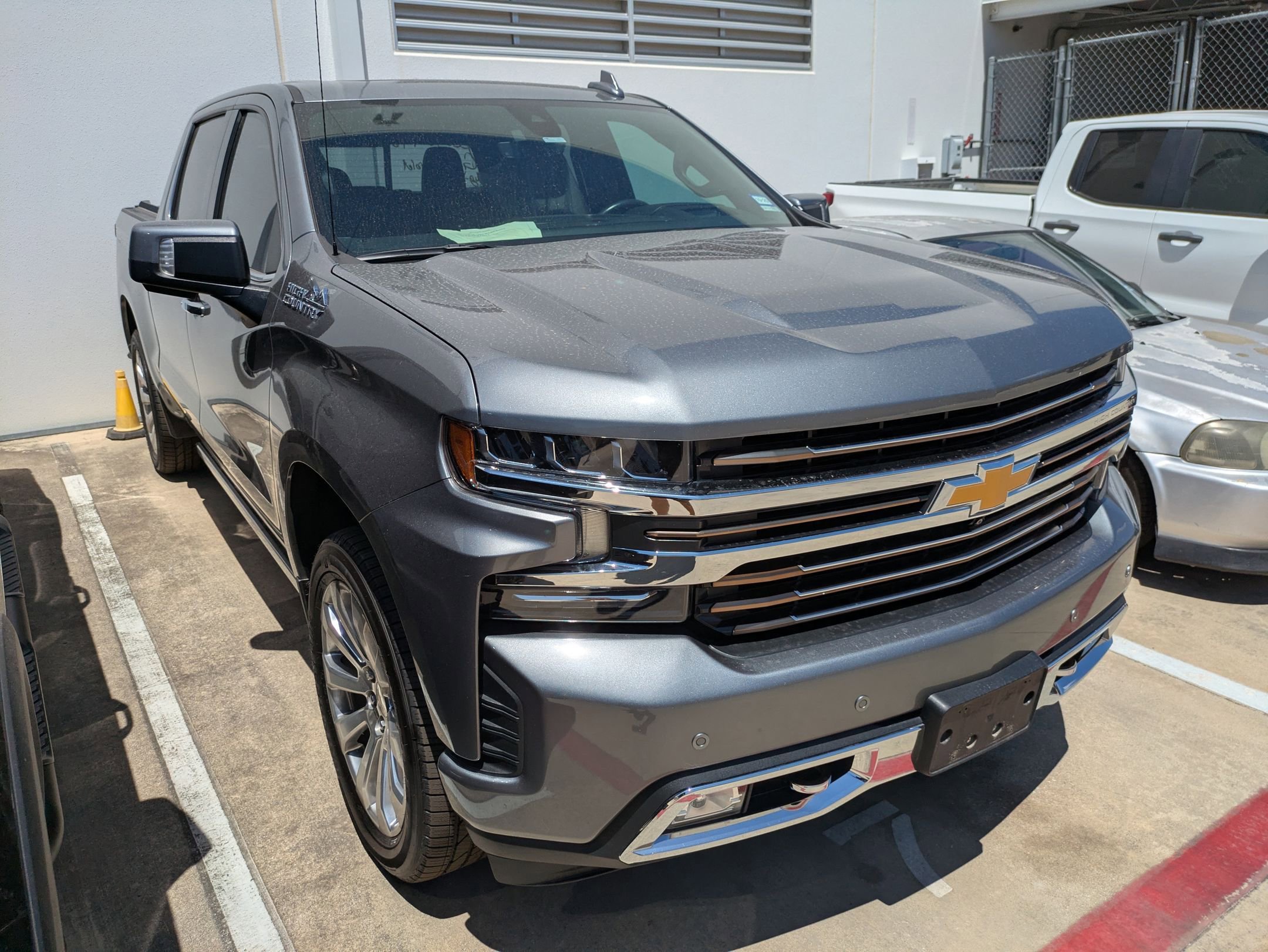 2022 Chevrolet Silverado 1500 High Country photo 3