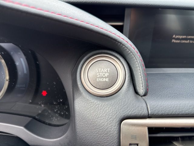 2014 Lexus IS 350 photo 25