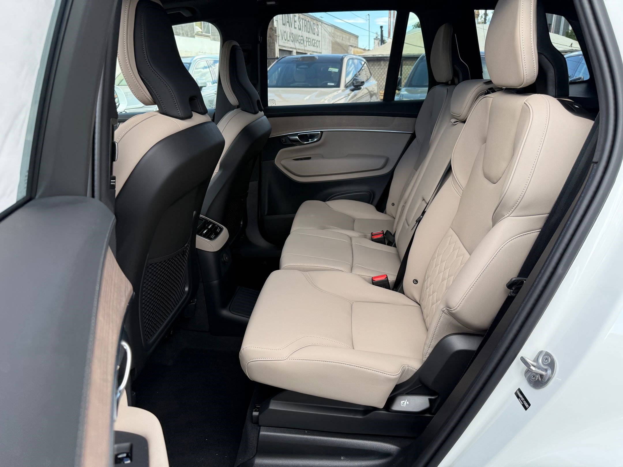 2026 Volvo XC90 Plus photo 13