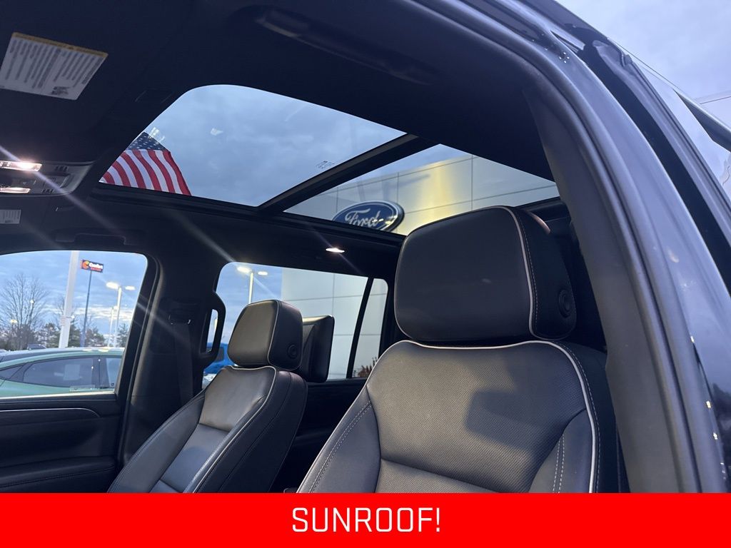 2023 Gmc Yukon XL SLT photo 3